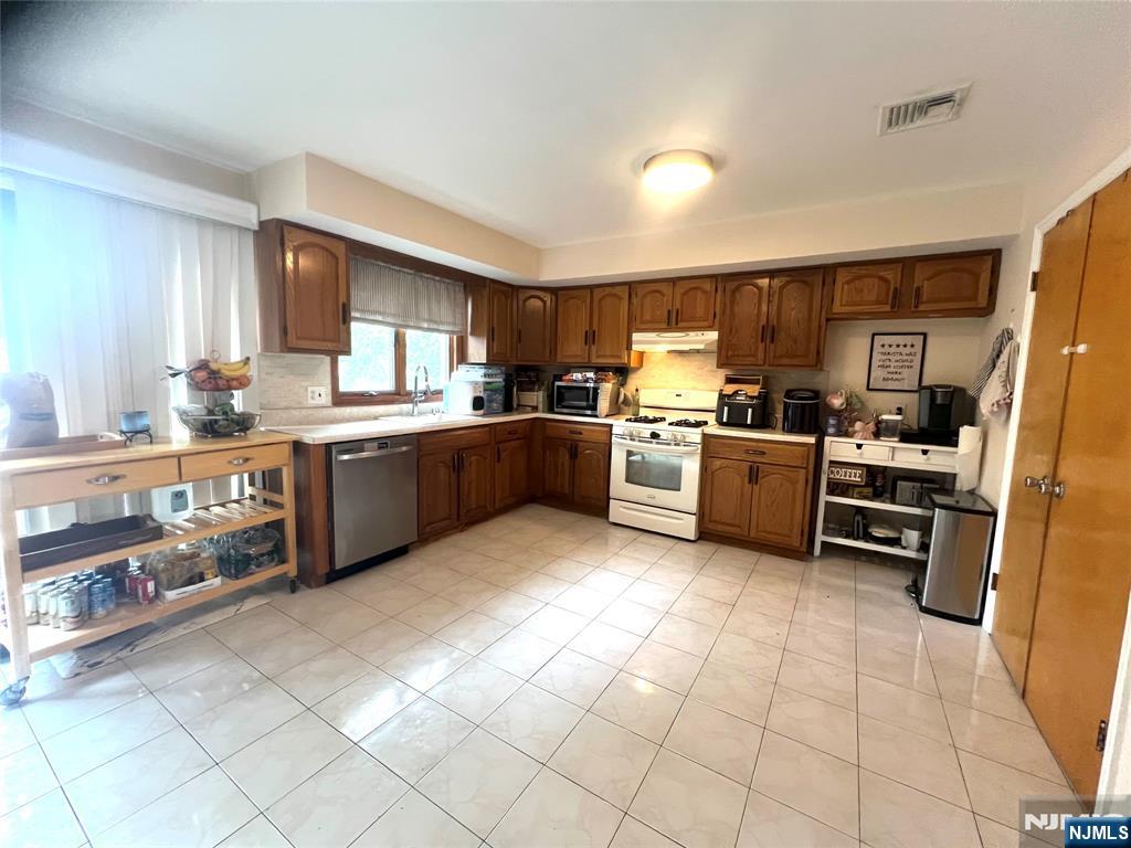 414 Lafayette Avenue Property Photo 3