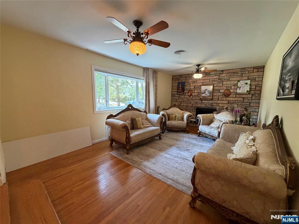 491 Graphic Boulevard Property Photo 6