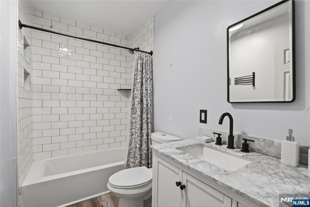 76 Bright Street 202 Property Photo 9