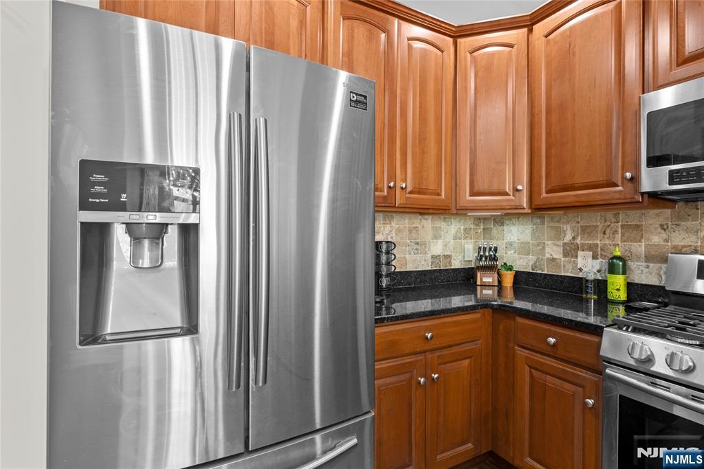 7400 River Road 401 Property Photo 5