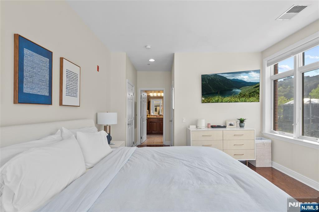 7400 River Road 401 Property Photo 15