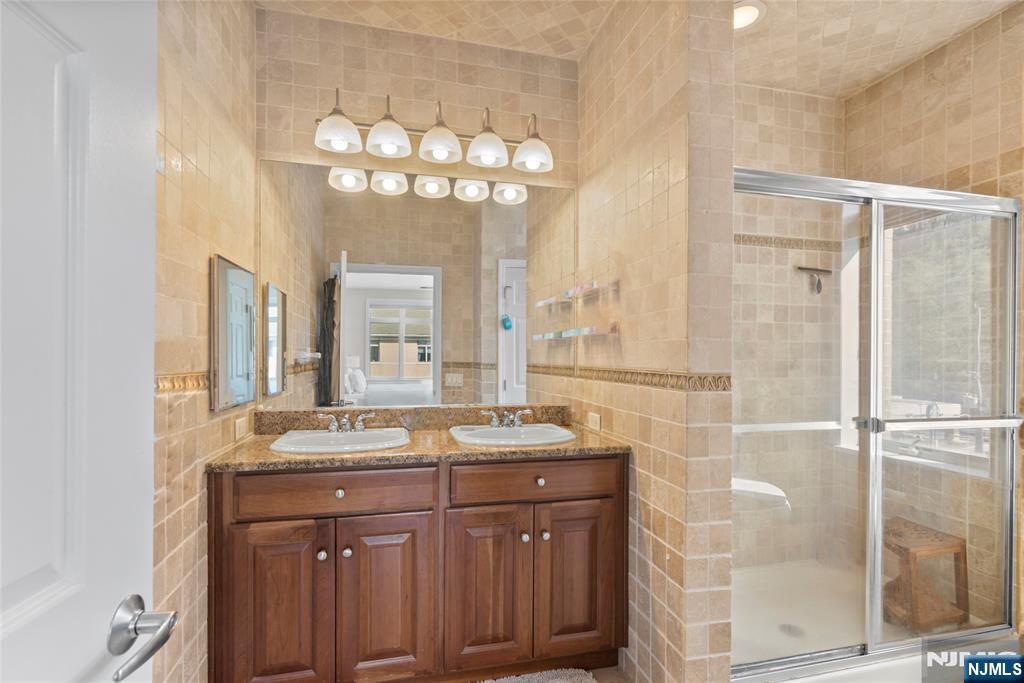 7400 River Road 401 Property Photo 16