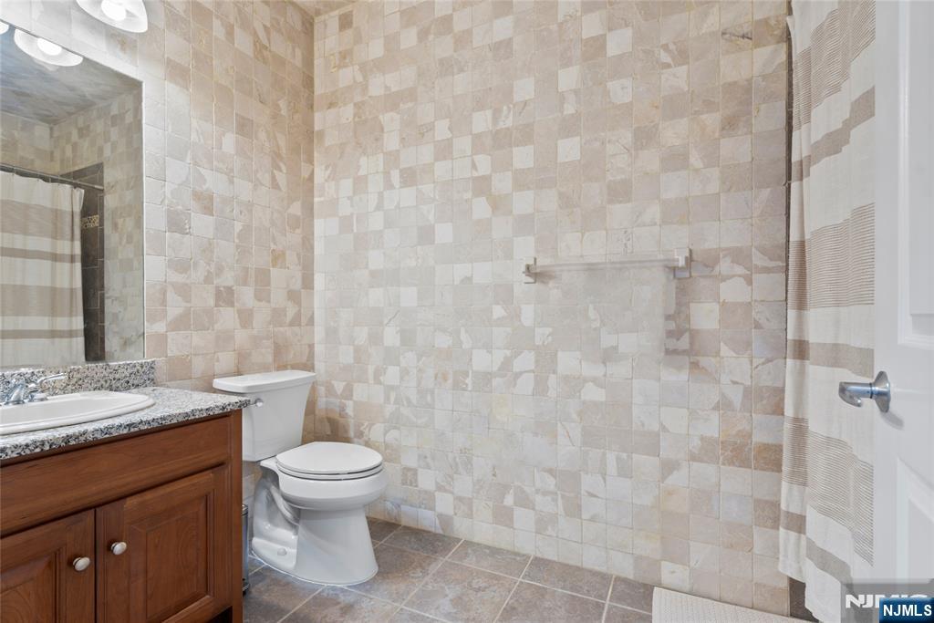 7400 River Road 401 Property Photo 20