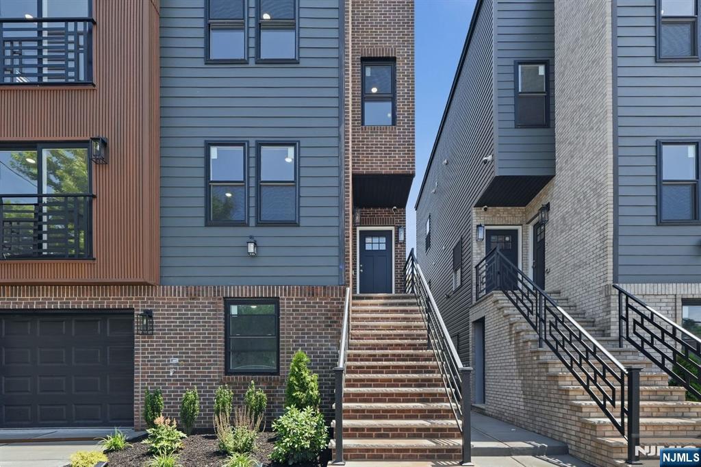 432 10th Street Property Photo 2