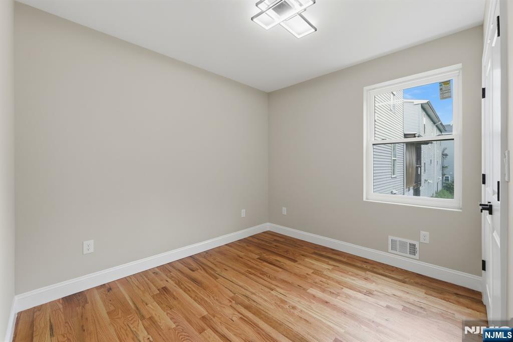 432 10th Street Property Photo 9