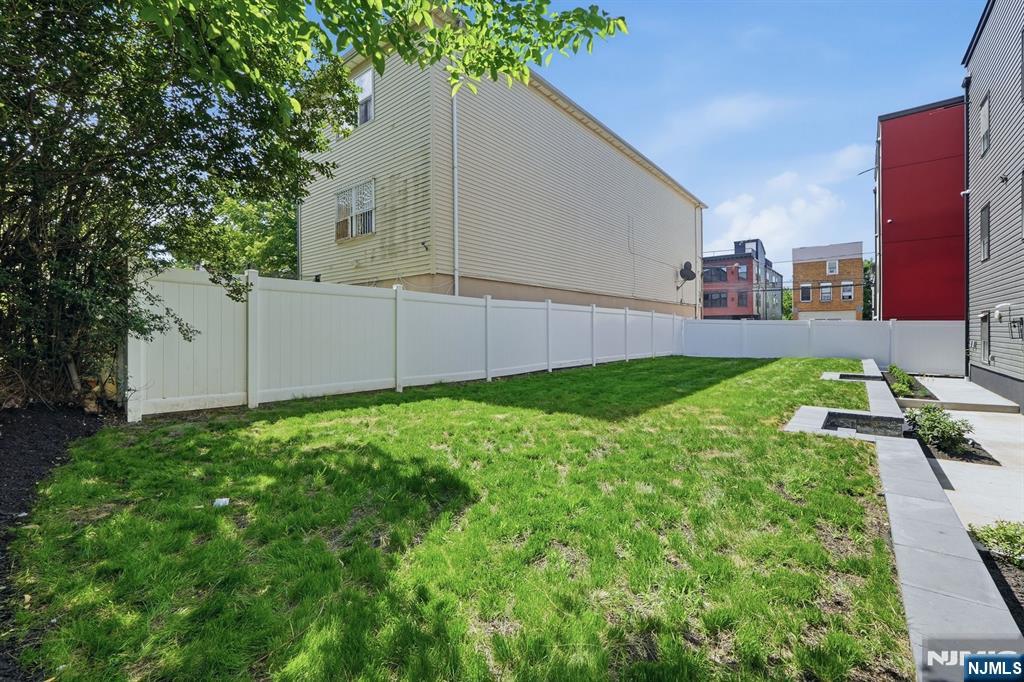 432 10th Street Property Photo 41
