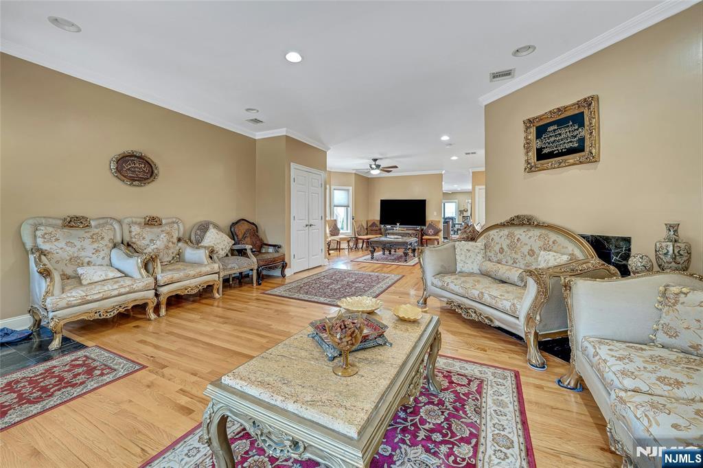 4 8th Street A Property Photo 10