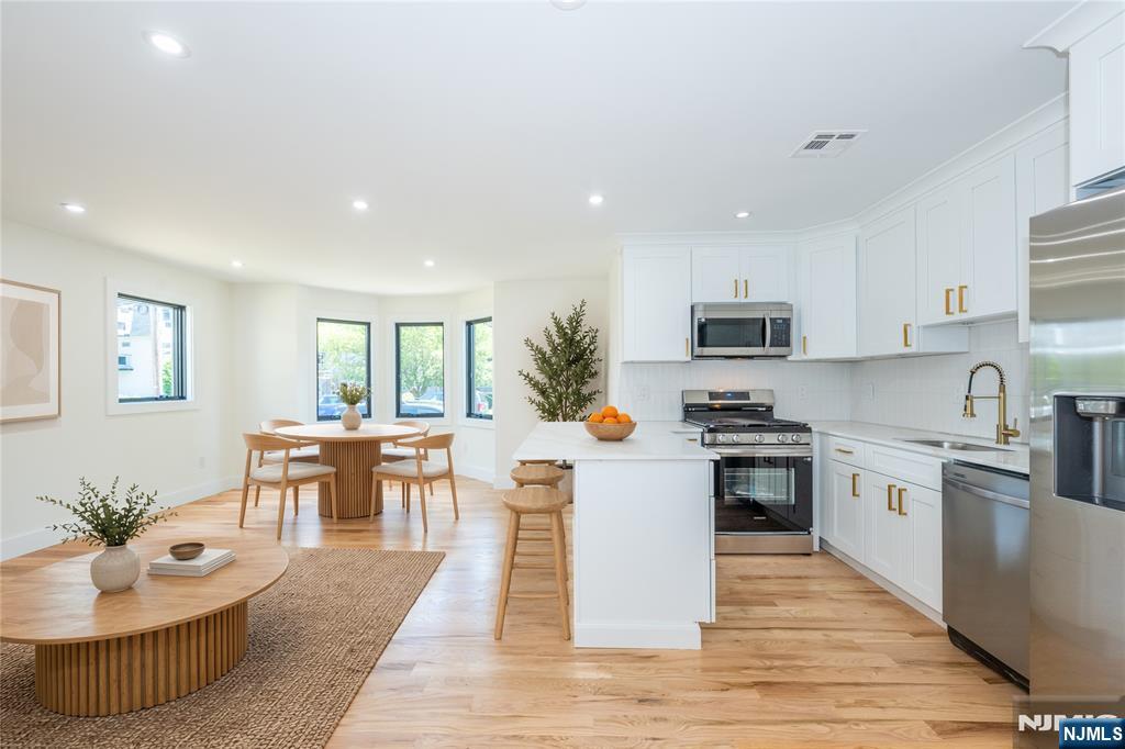 363 Park Street Property Photo 4