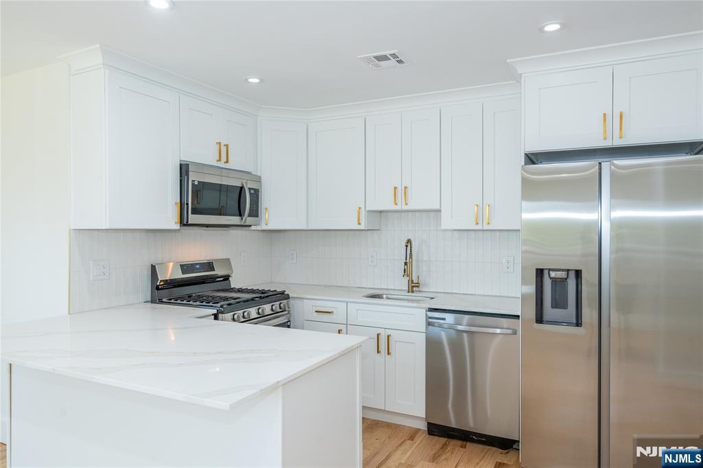 363 Park Street Property Photo 9