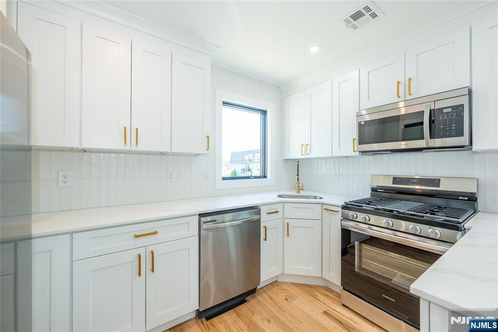 363 Park Street Property Photo 22
