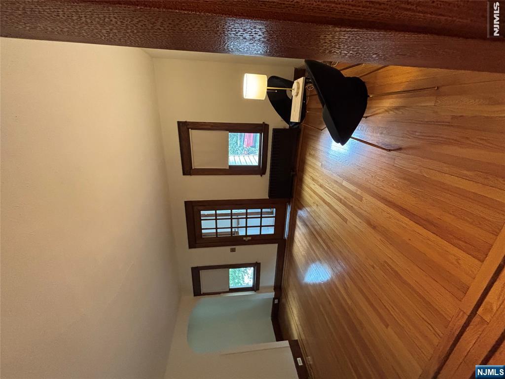 485 Maple Avenue Property Photo 4