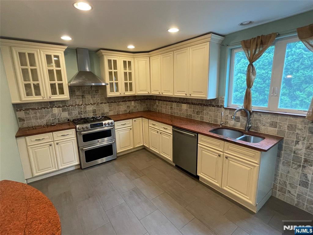485 Maple Avenue Property Photo 9
