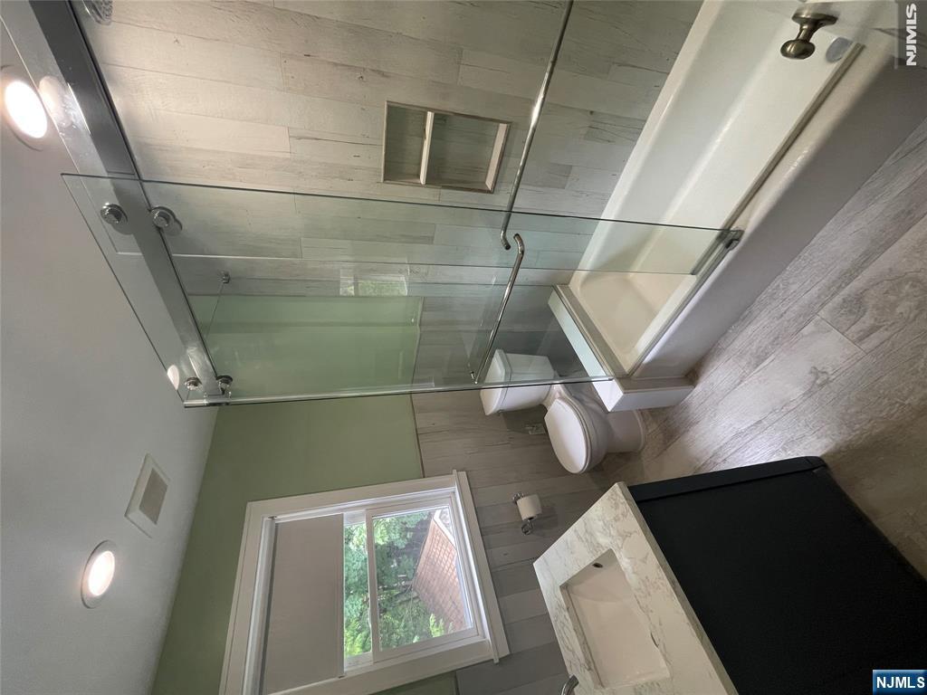 485 Maple Avenue Property Photo 17