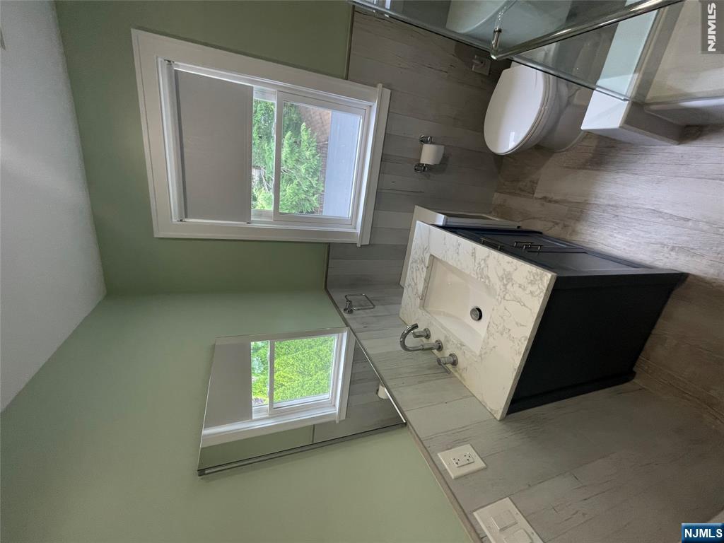 485 Maple Avenue Property Photo 18