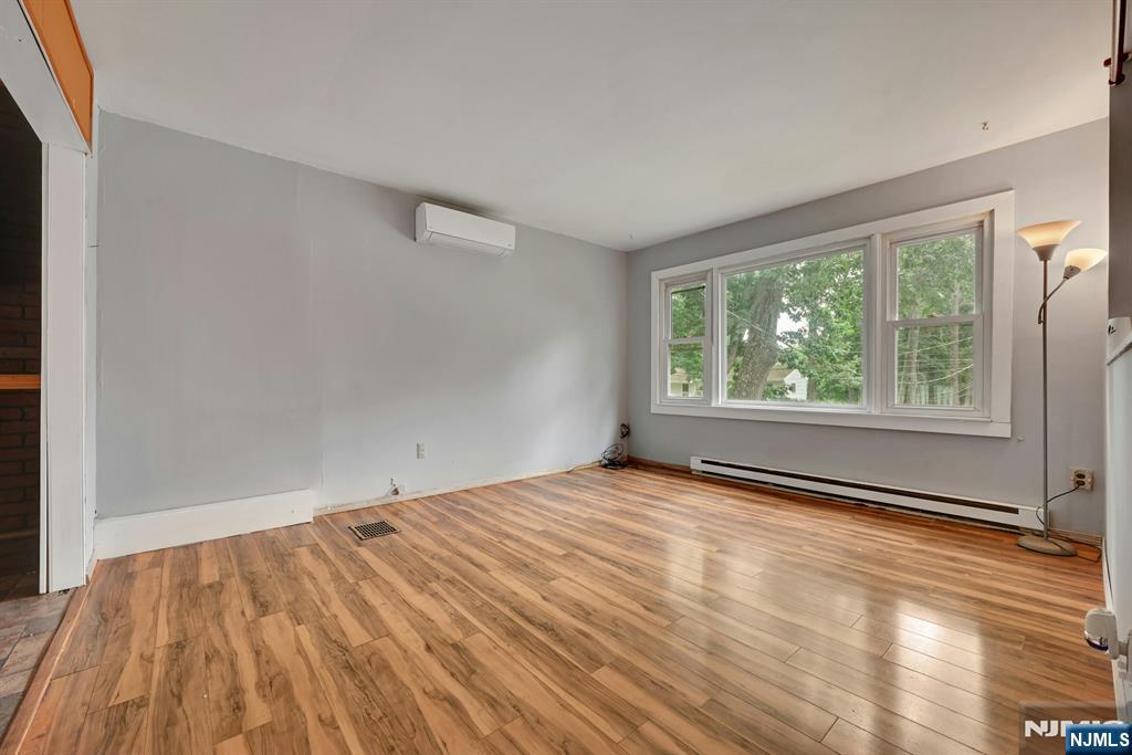 16 Essex Road Property Photo 2