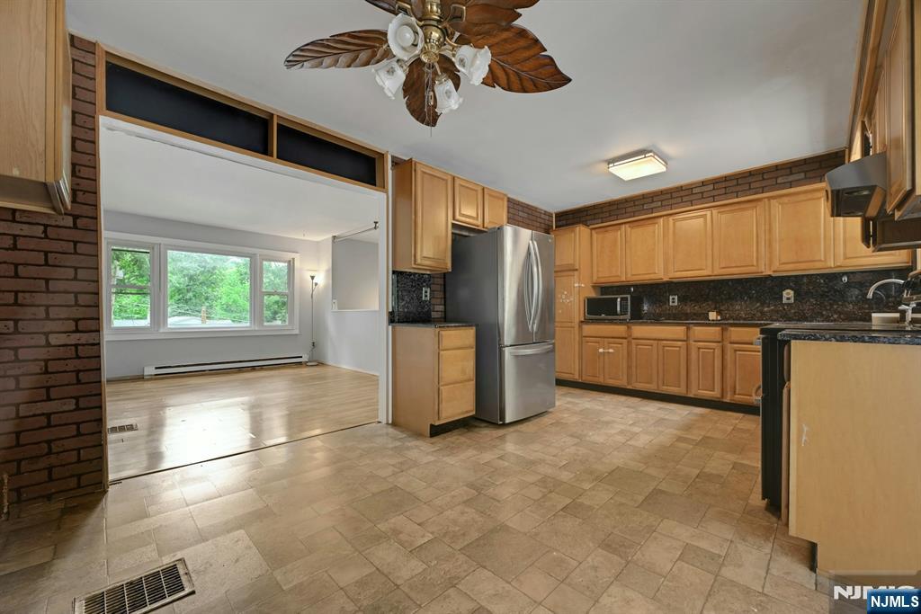 16 Essex Road Property Photo 6
