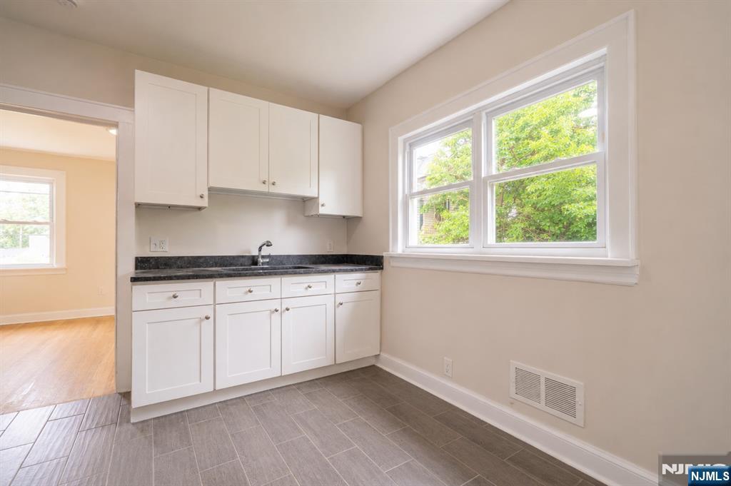 50 Jewell Street Property Photo 7
