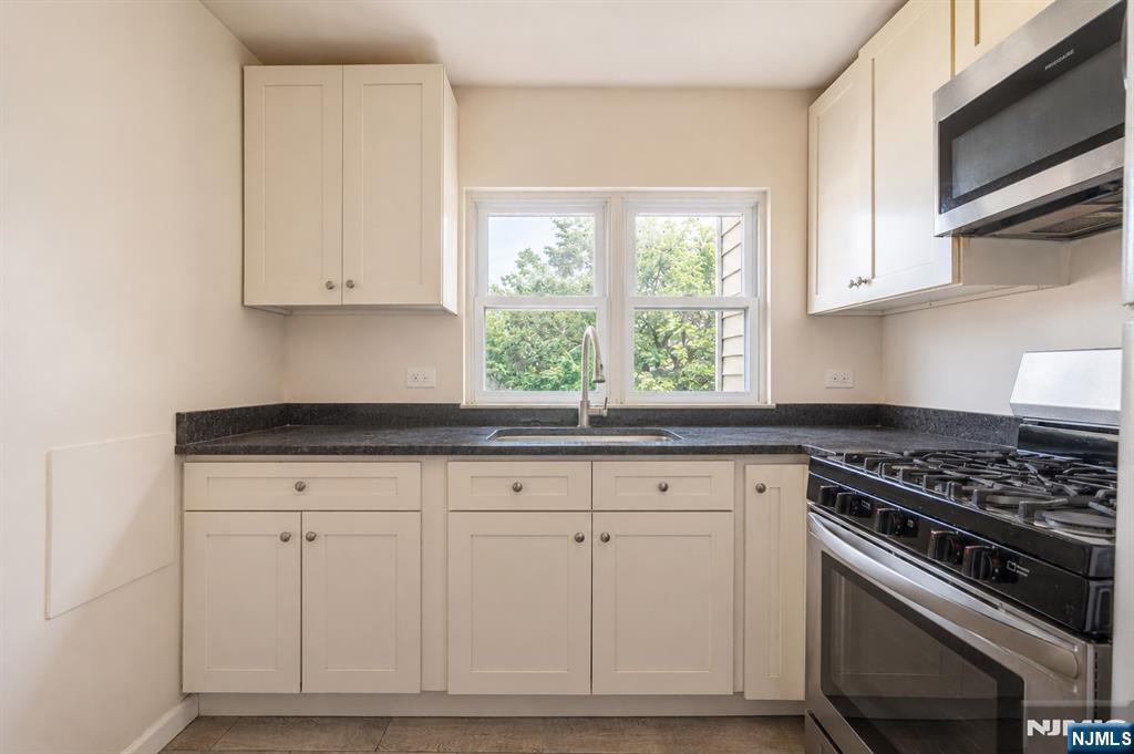 50 Jewell Street Property Photo 16