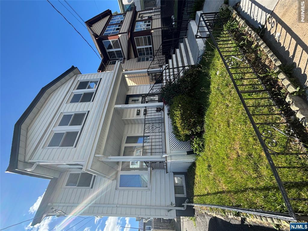 271 Vermont Avenue Property Photo 1