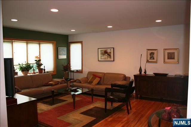 82 Heatherhill Road Property Photo 9