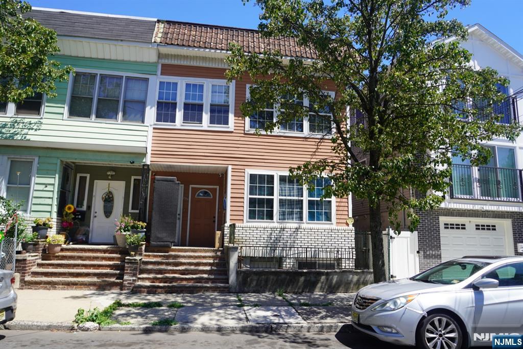 296 Ridgewood Avenue Property Photo 1