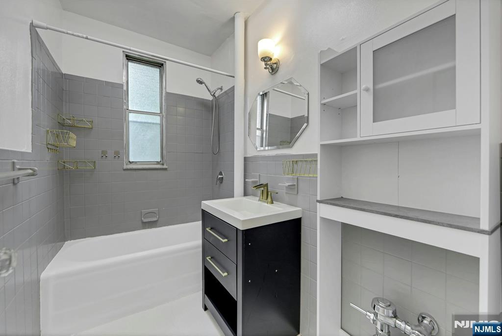 100 E Palisade Avenue A24 Property Photo 12