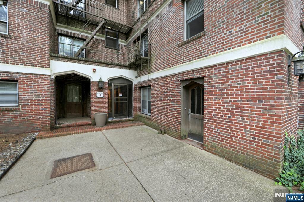 100 E Palisade Avenue A24 Property Photo 14