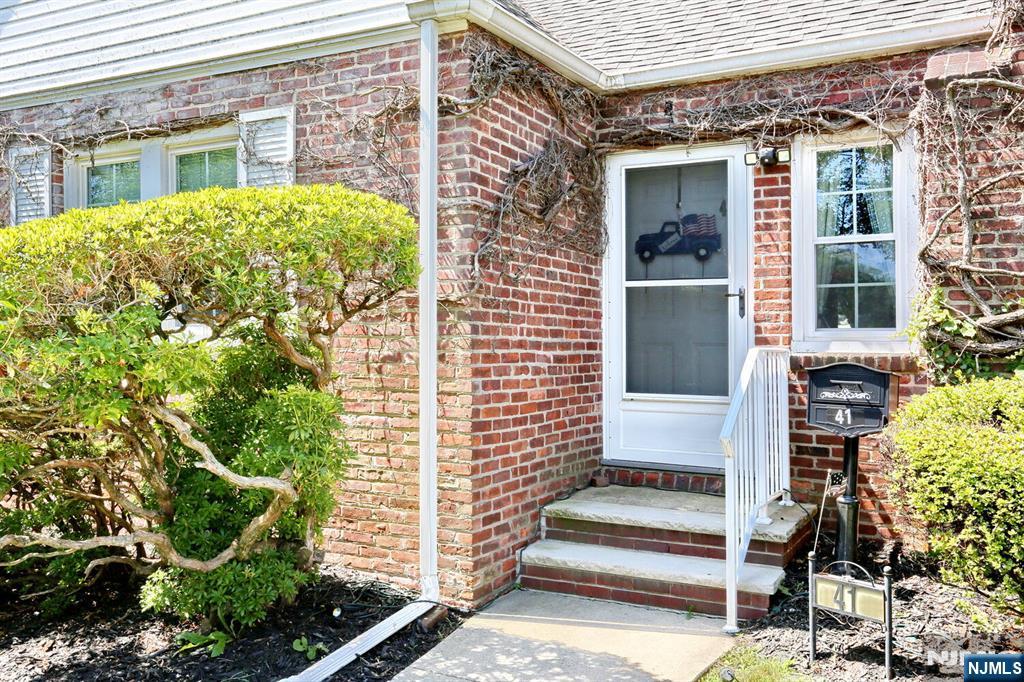41 Martin Avenue Property Photo 2