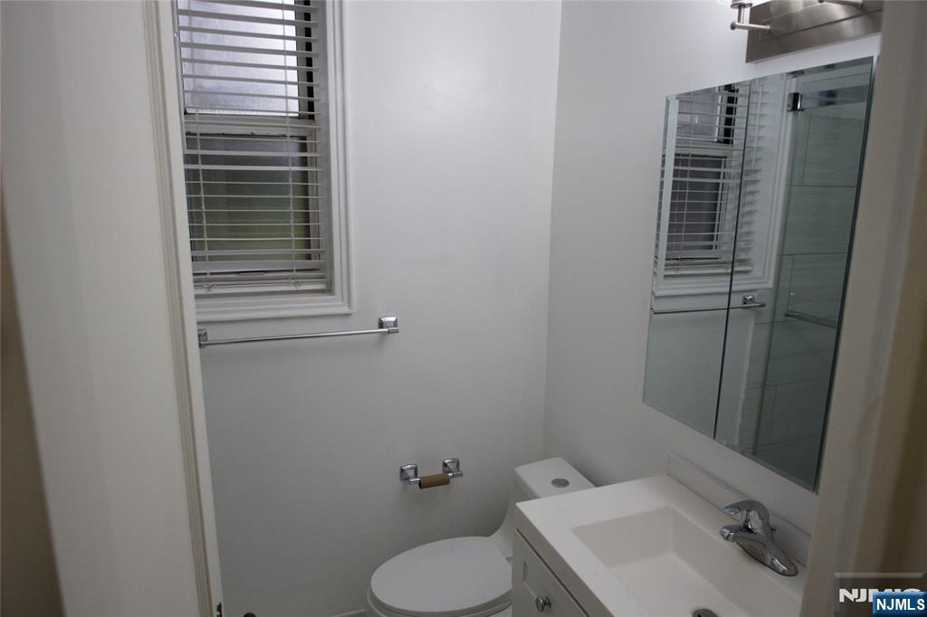 975-995 Teaneck 1m Property Photo 7