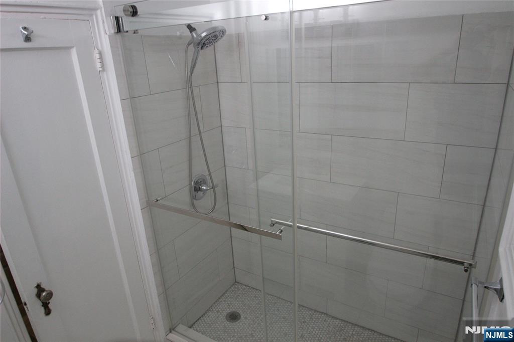 975-995 Teaneck 1m Property Photo 8