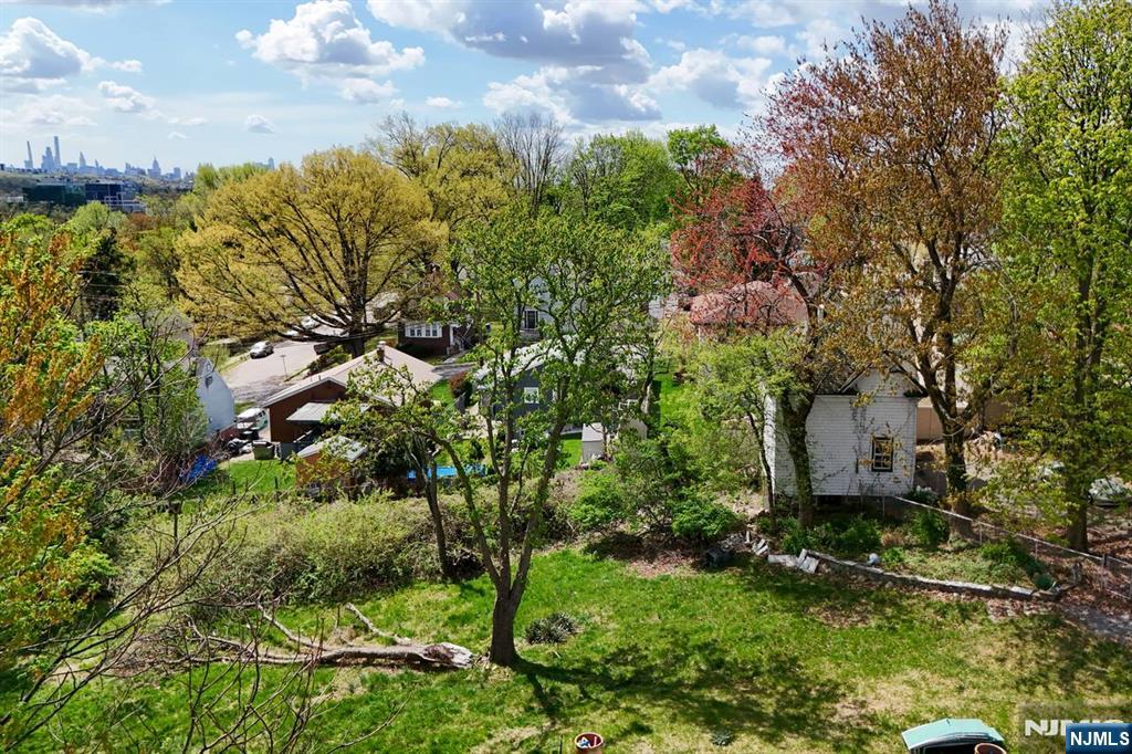 525 Teaneck Road Property Photo 2