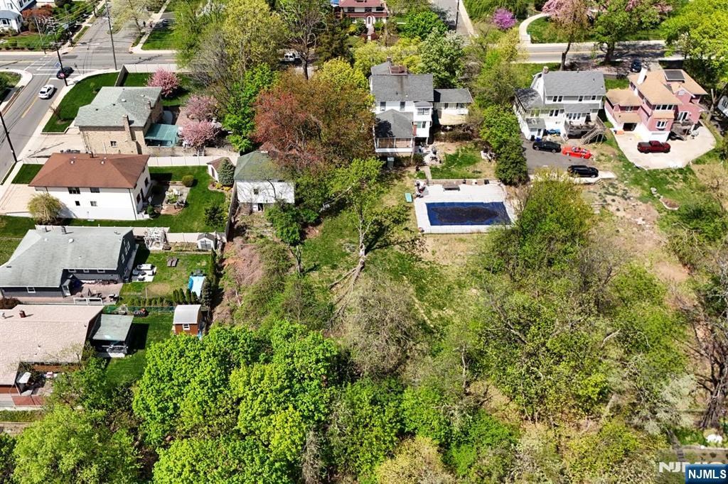 525 Teaneck Road Property Photo 4