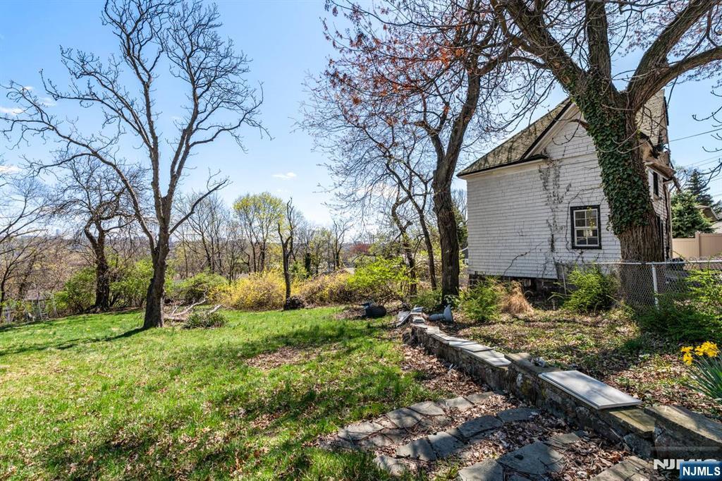525 Teaneck Road Property Photo 10