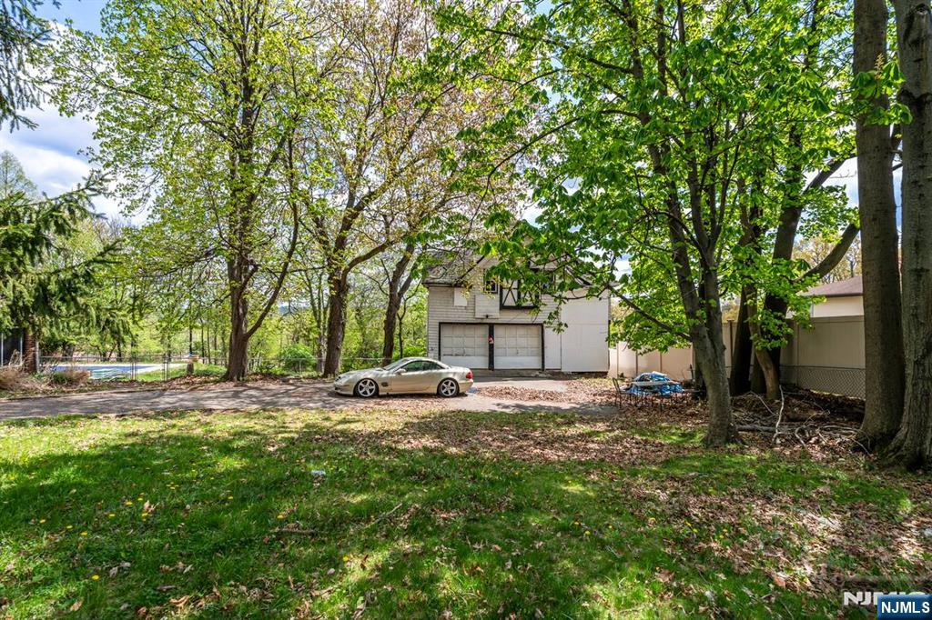 525 Teaneck Road Property Photo 11