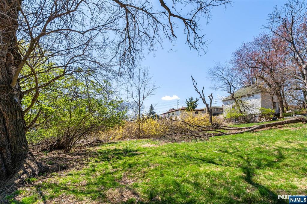 525 Teaneck Road Property Photo 13