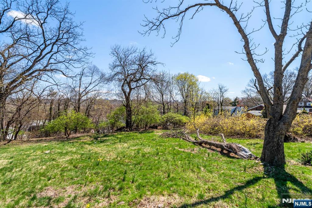 525 Teaneck Road Property Photo 14