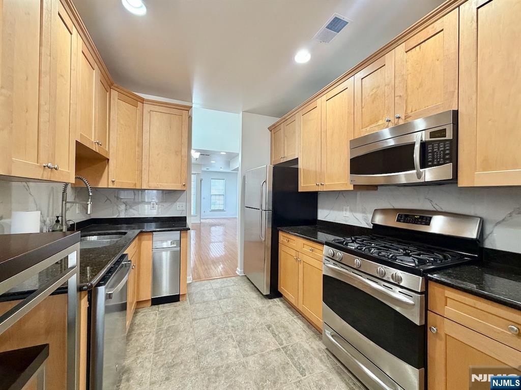 200 Dey Street 247 Property Photo 9