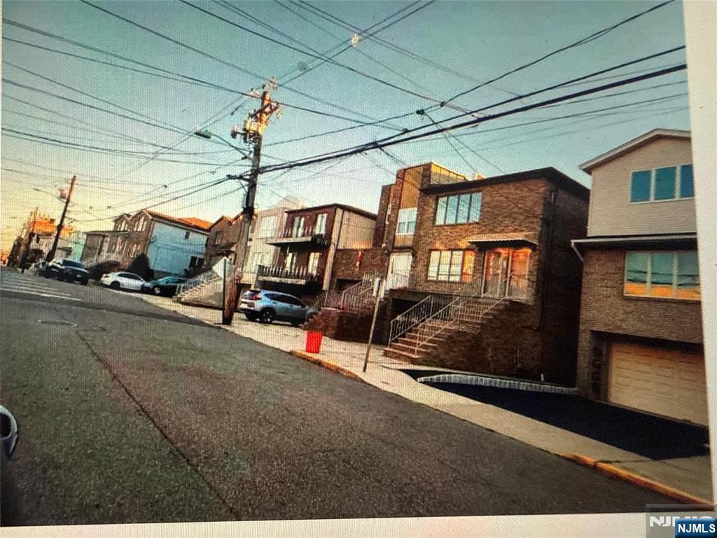235 Cliff Street Property Photo 2