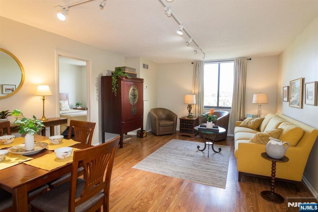 1033 Harmon Cove Tower Property Photo 1
