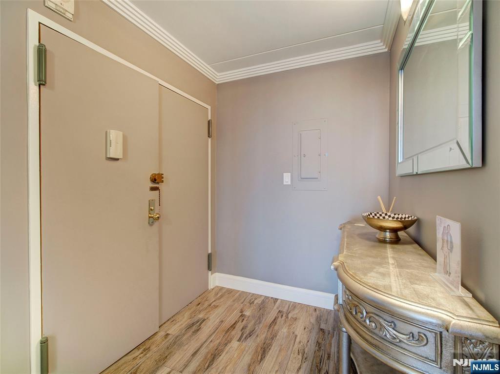 250 Gorge Road 8j Property Photo 10