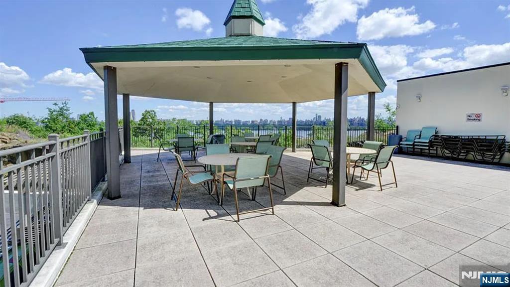 250 Gorge Road 8j Property Photo 26