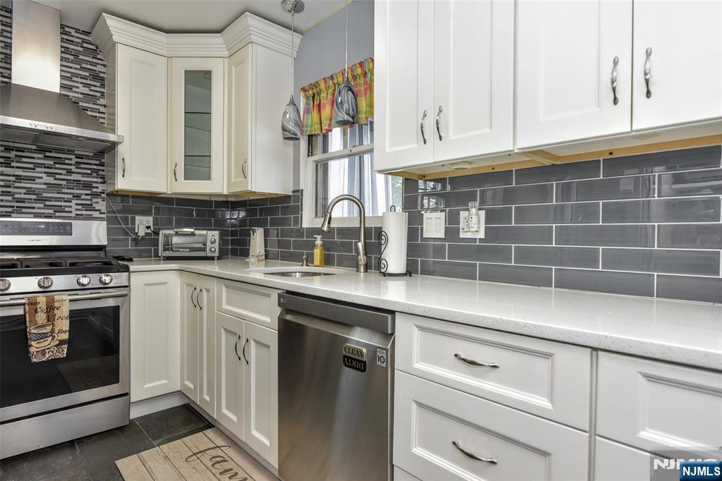 166 Kent Street Property Photo 1