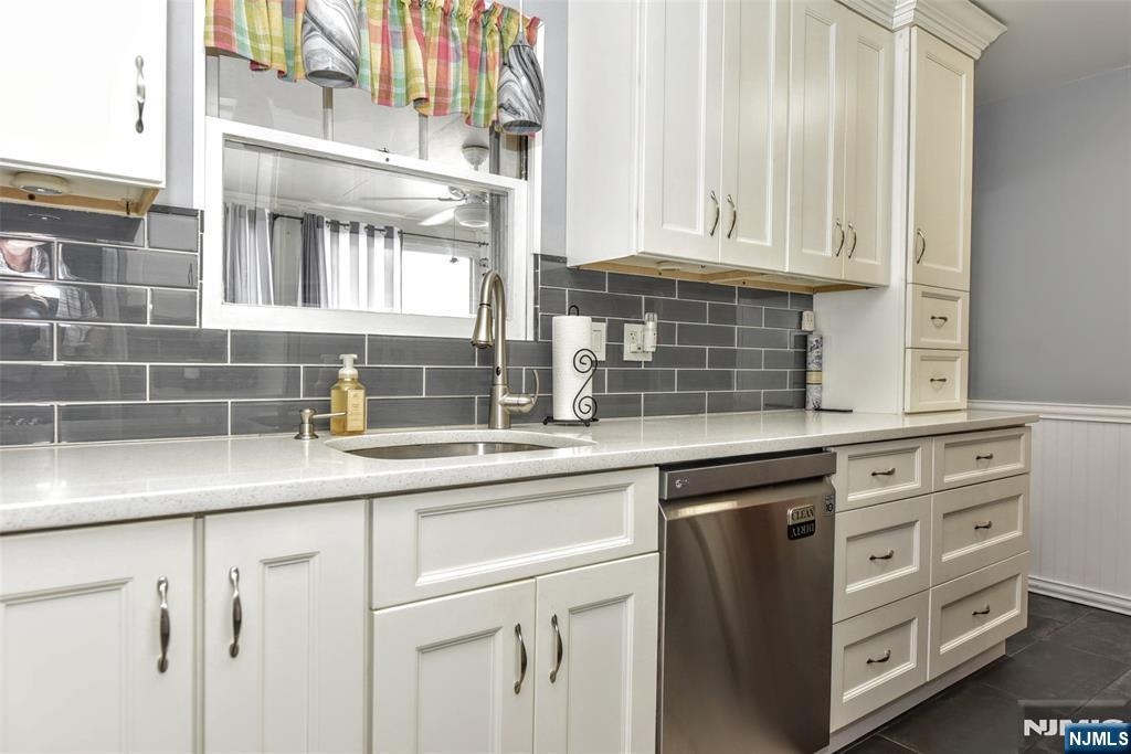 166 Kent Street Property Photo 4