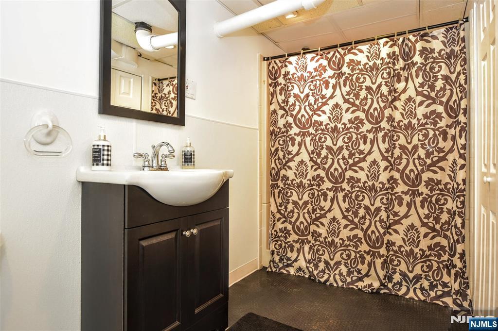 166 Kent Street Property Photo 9