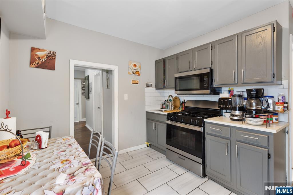 447 17th Street Property Photo 12