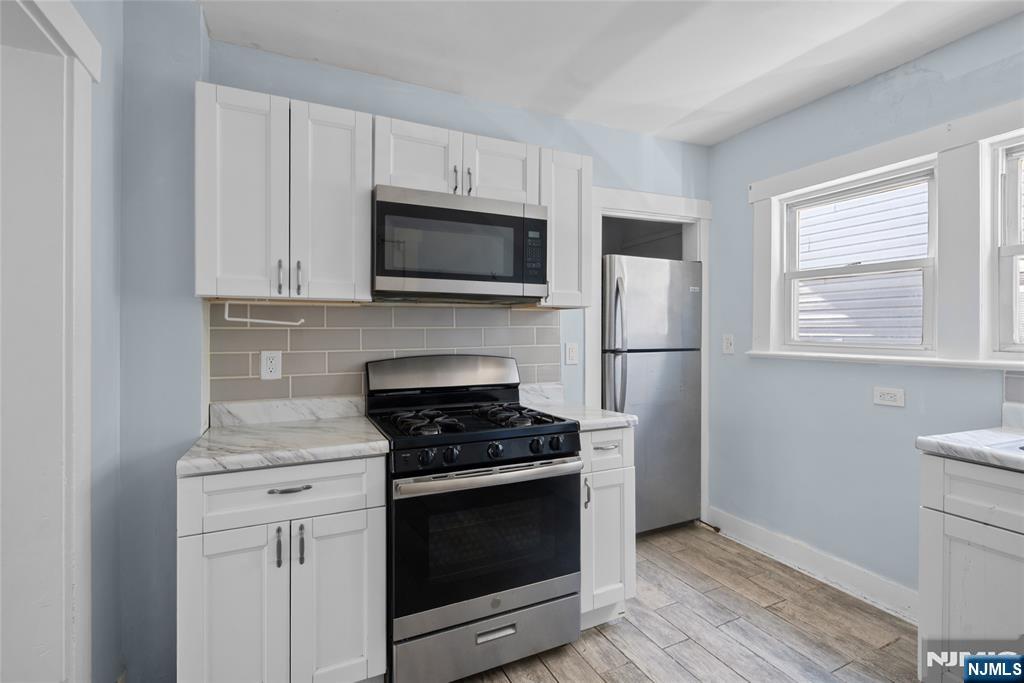17 Cottage Place Property Photo 6