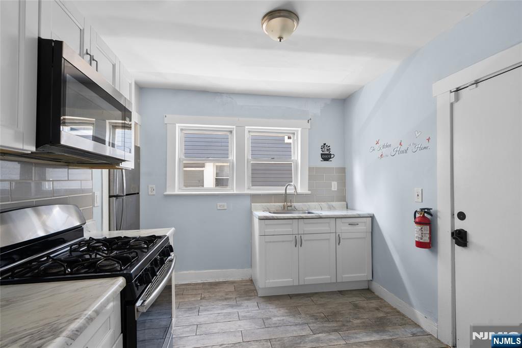 17 Cottage Place Property Photo 7