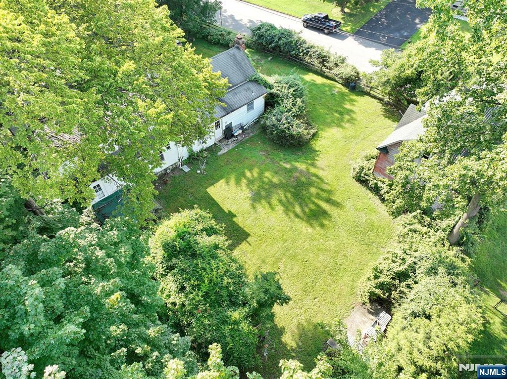 24 Middletown Road Property Photo 2