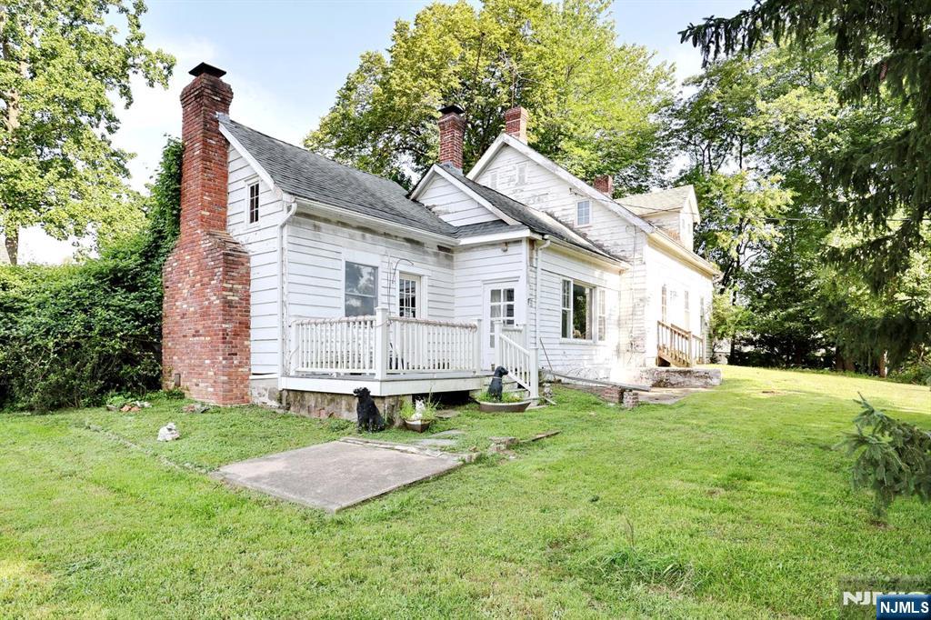 24 Middletown Road Property Photo 4