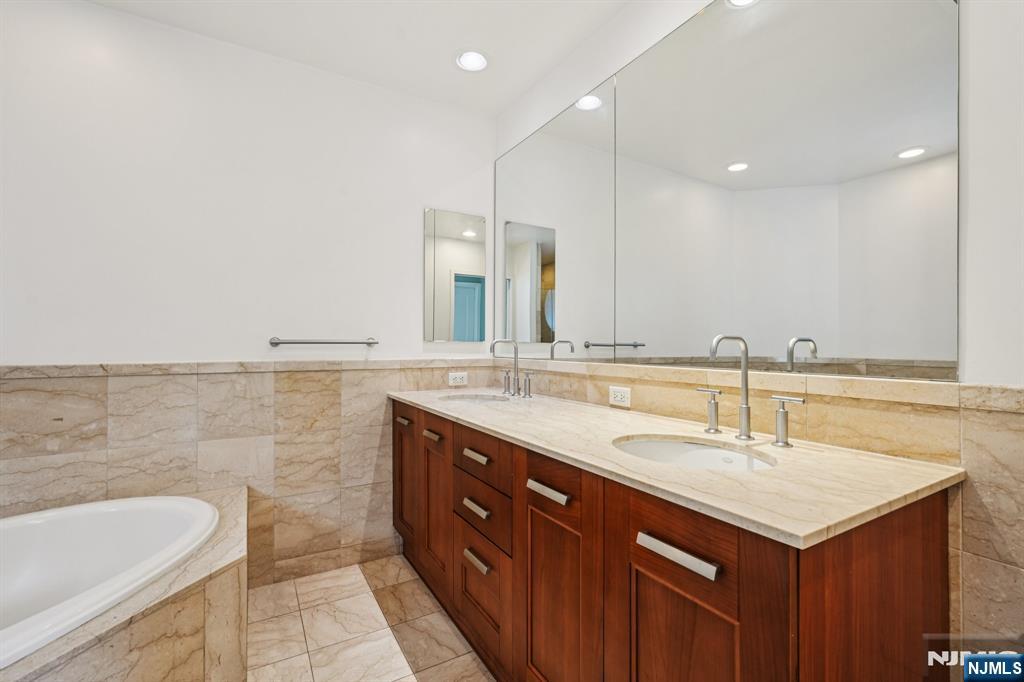 8100 River Road 210 Property Photo 17